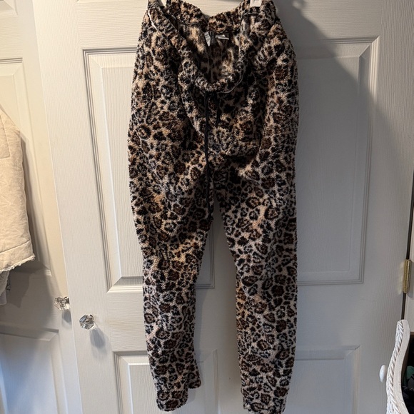 Jaclyn Intimates Other - Leopard Print super soft and fluffy pajama pants. Never worn